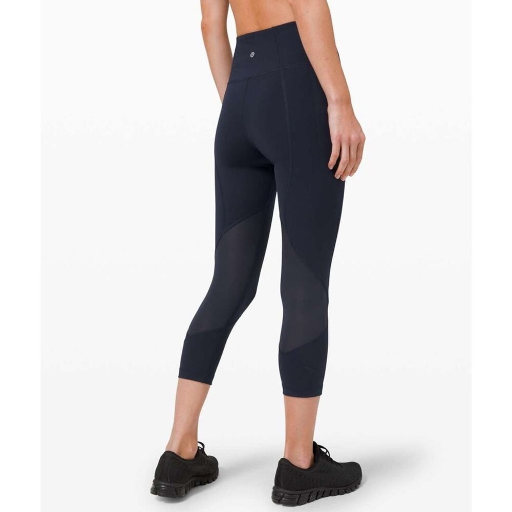 Lululemon Pace Rival High-Rise Crop 22" *No Zip
True Navy size 4